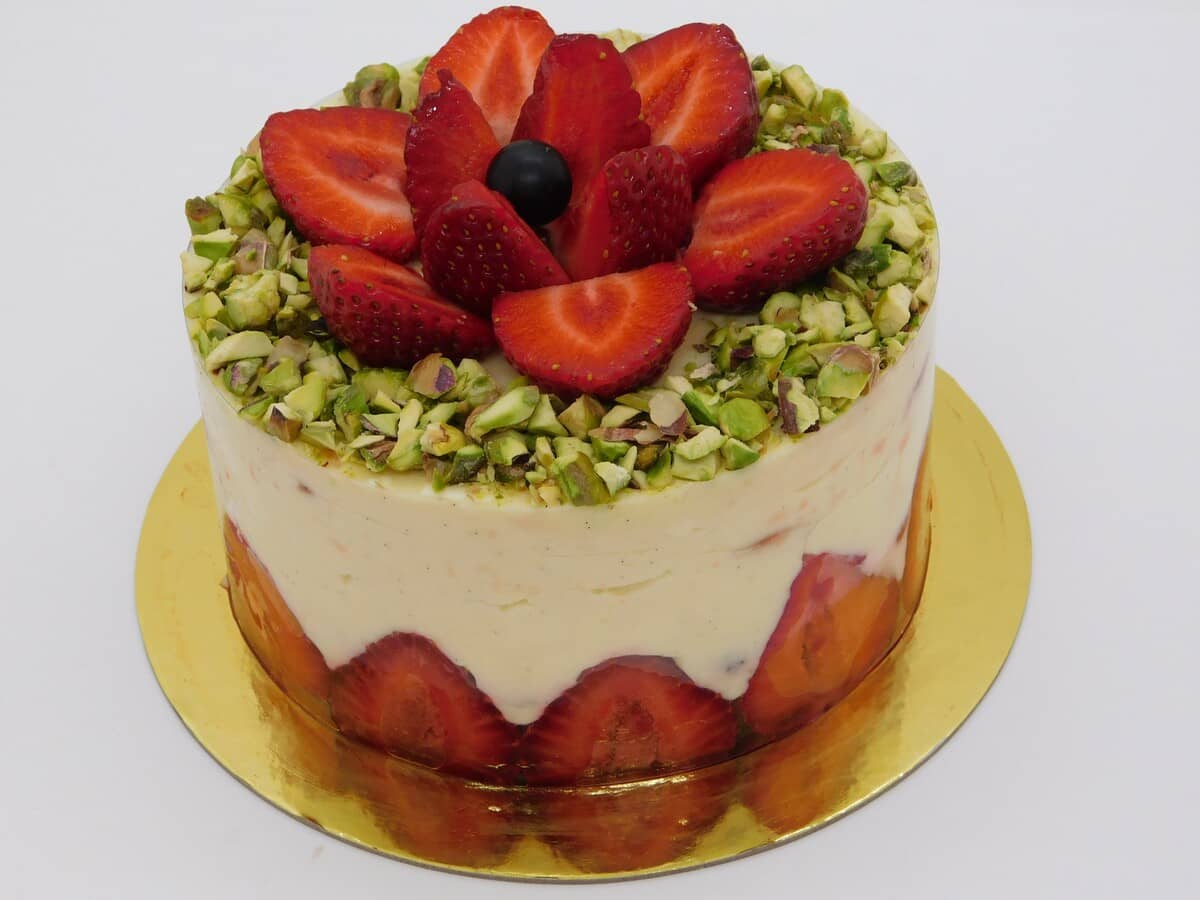 Gâteau fraisier avec pistaches