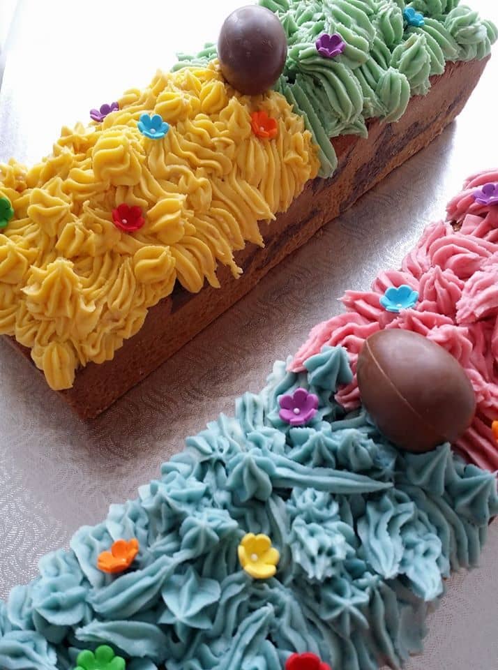 Gâteau personnalisé pour Pâques avec oeufs en chocolat
